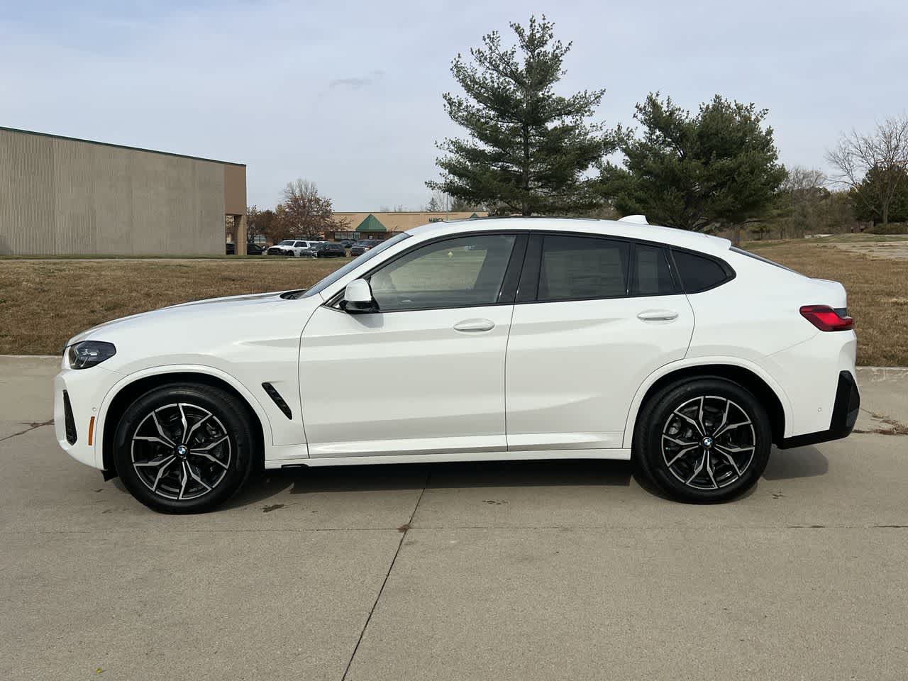 2025 BMW X4 xDrive30i 3