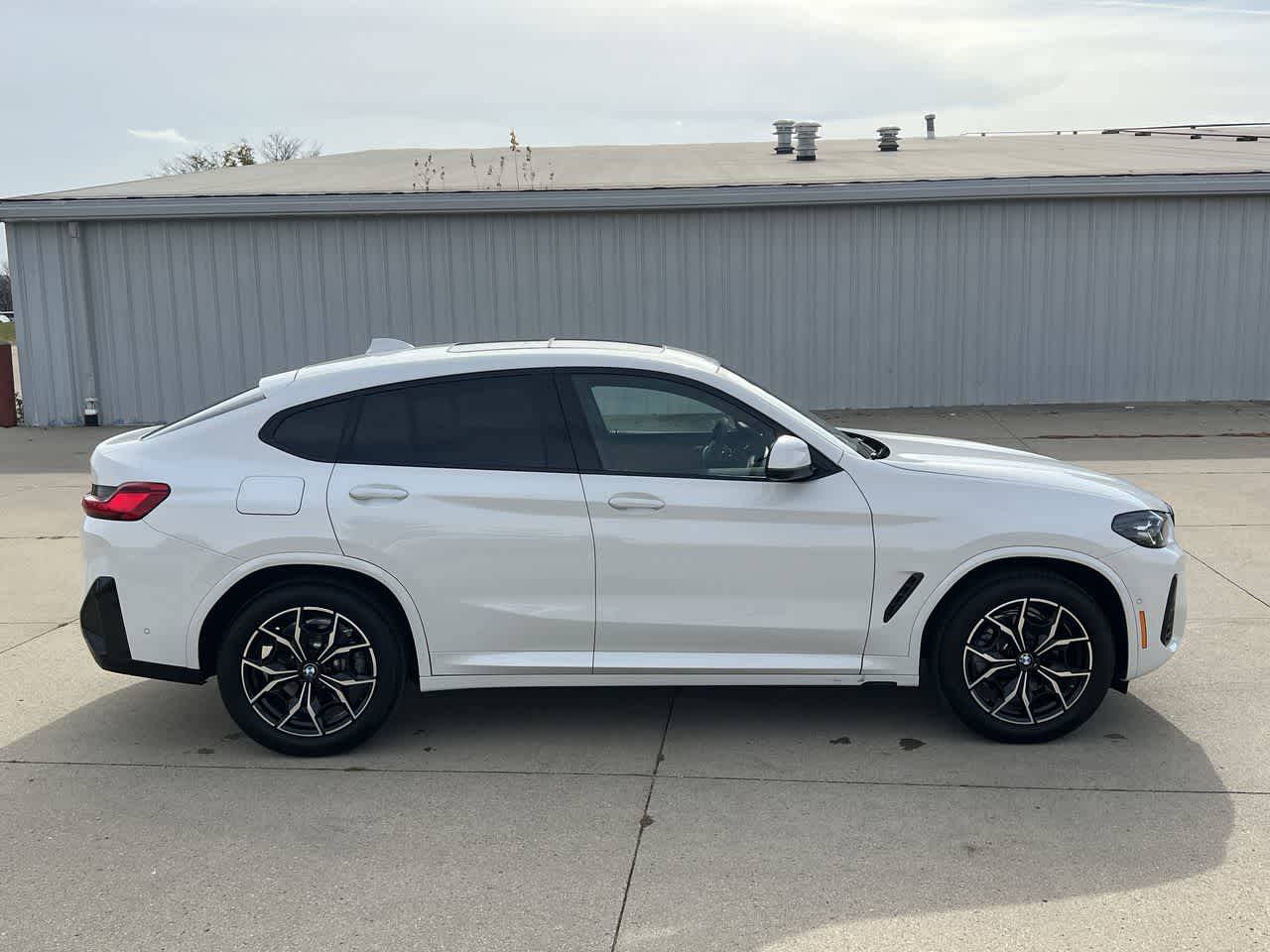 2025 BMW X4 xDrive30i 7