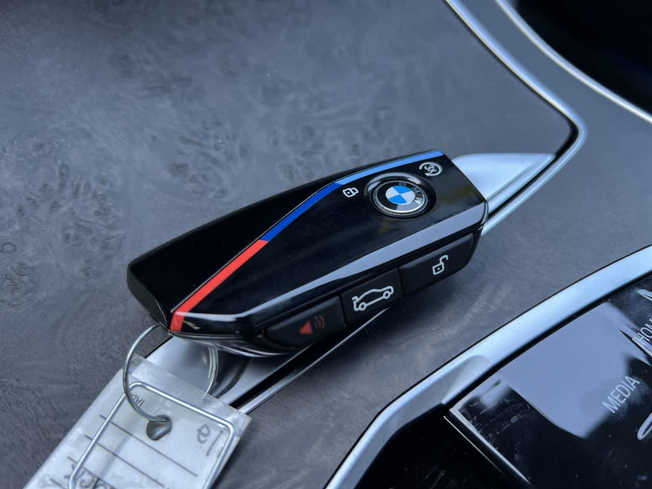 2025 BMW X7 M60i 37