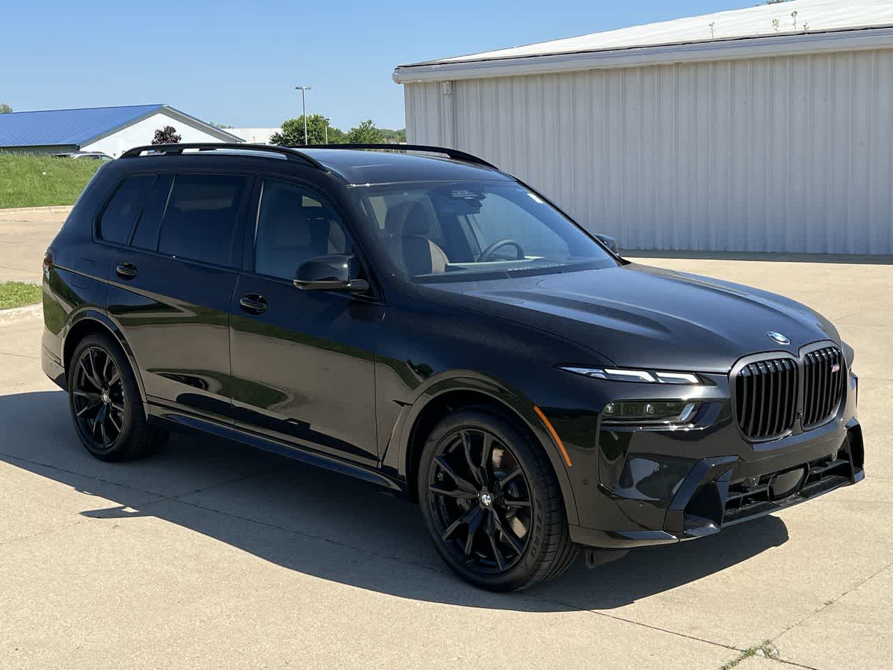 2025 BMW X7 M60i 8