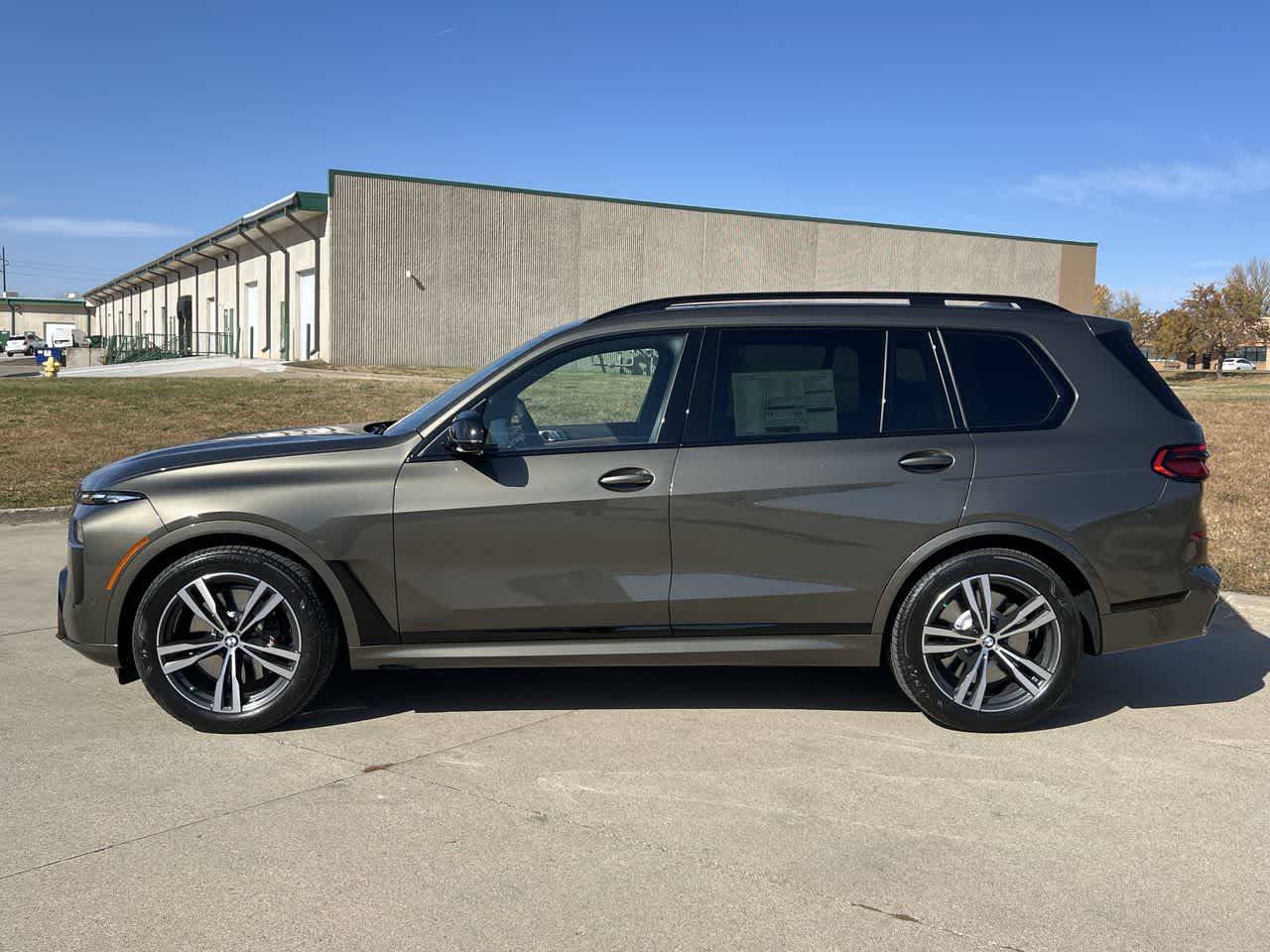 2025 BMW X7 M60i 3