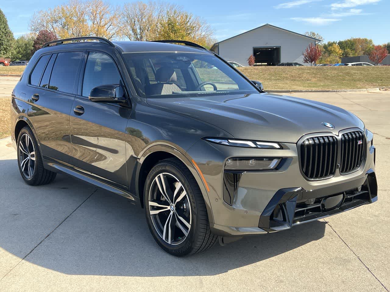 2025 BMW X7 M60i 8