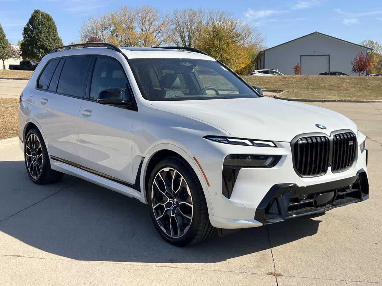 2025 BMW X7 M60i 8