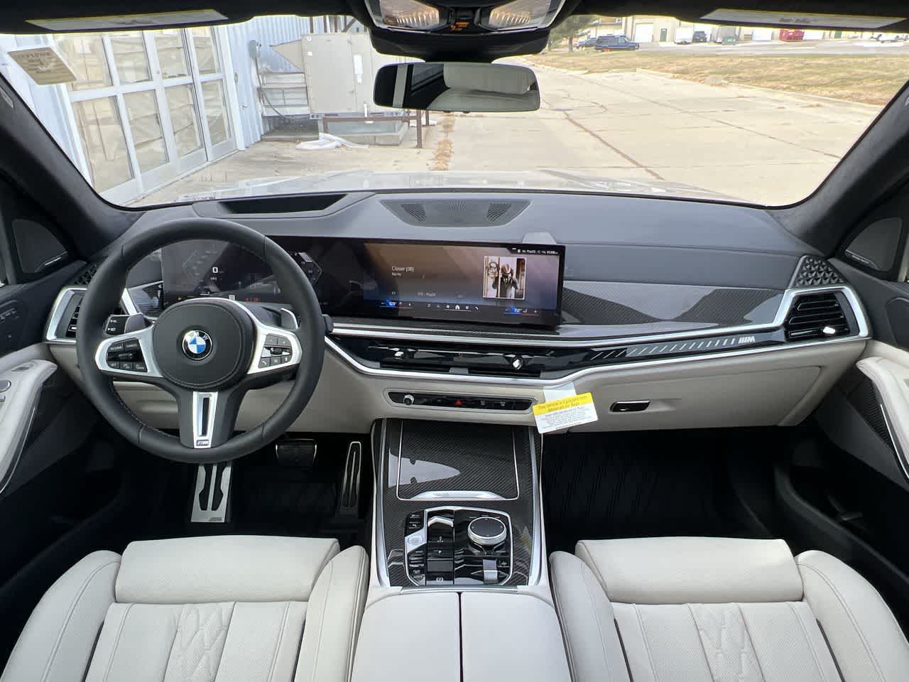 2025 BMW X7 M60i 14