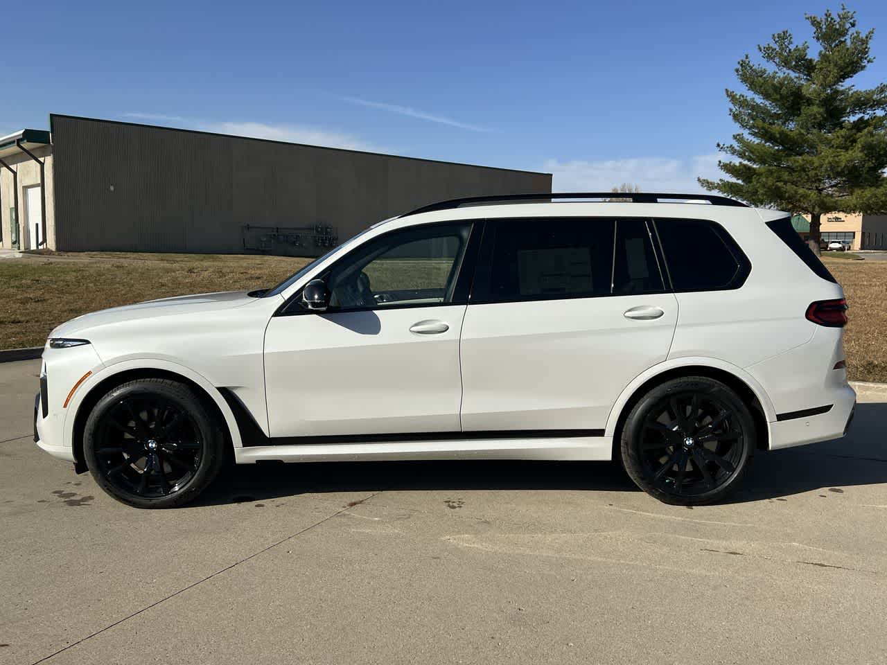 2025 BMW X7 M60i 3