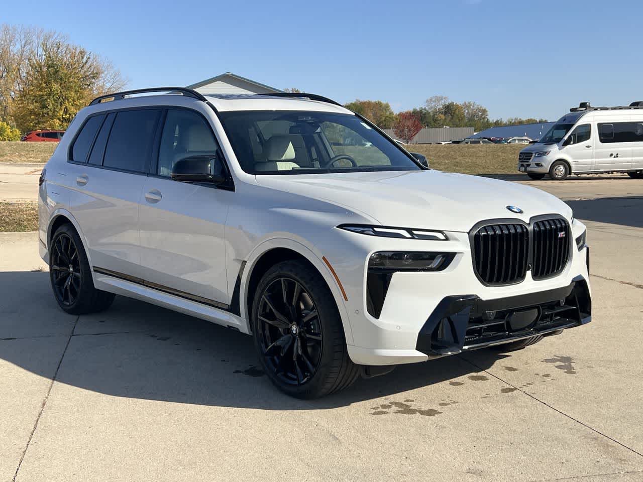 2025 BMW X7 M60i 8