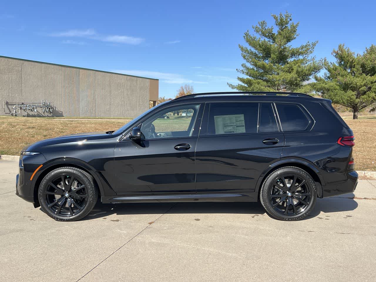 2025 BMW X7 M60i 3