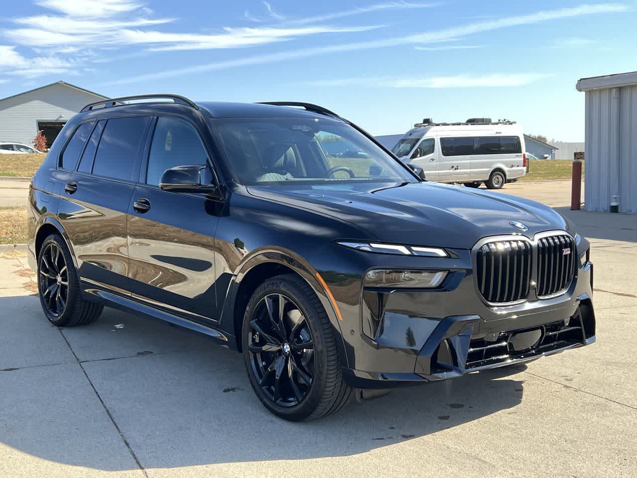 2025 BMW X7 M60i 8