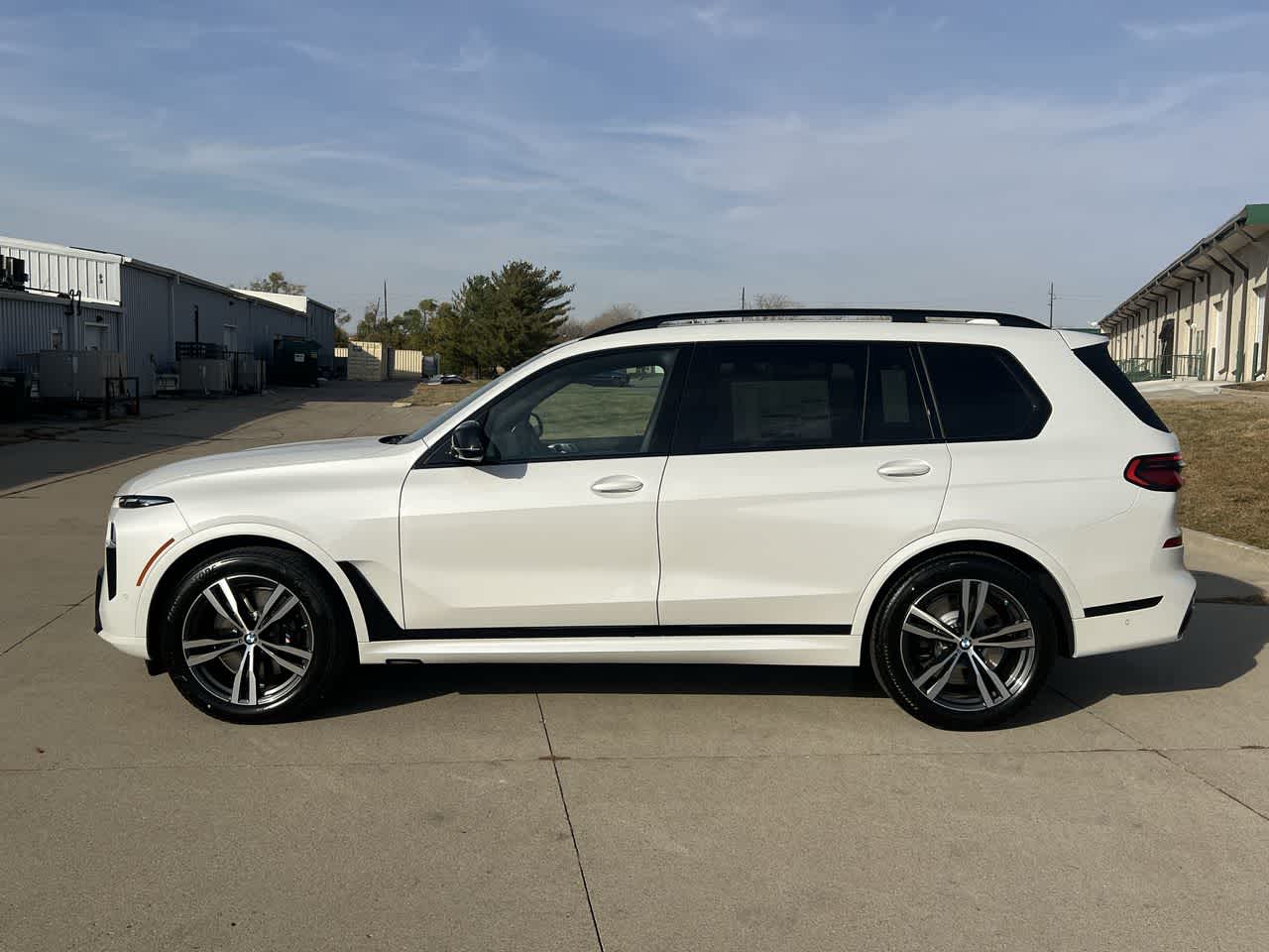 2025 BMW X7 M60i 3