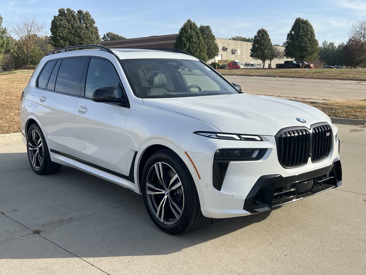 2025 BMW X7 M60i 8