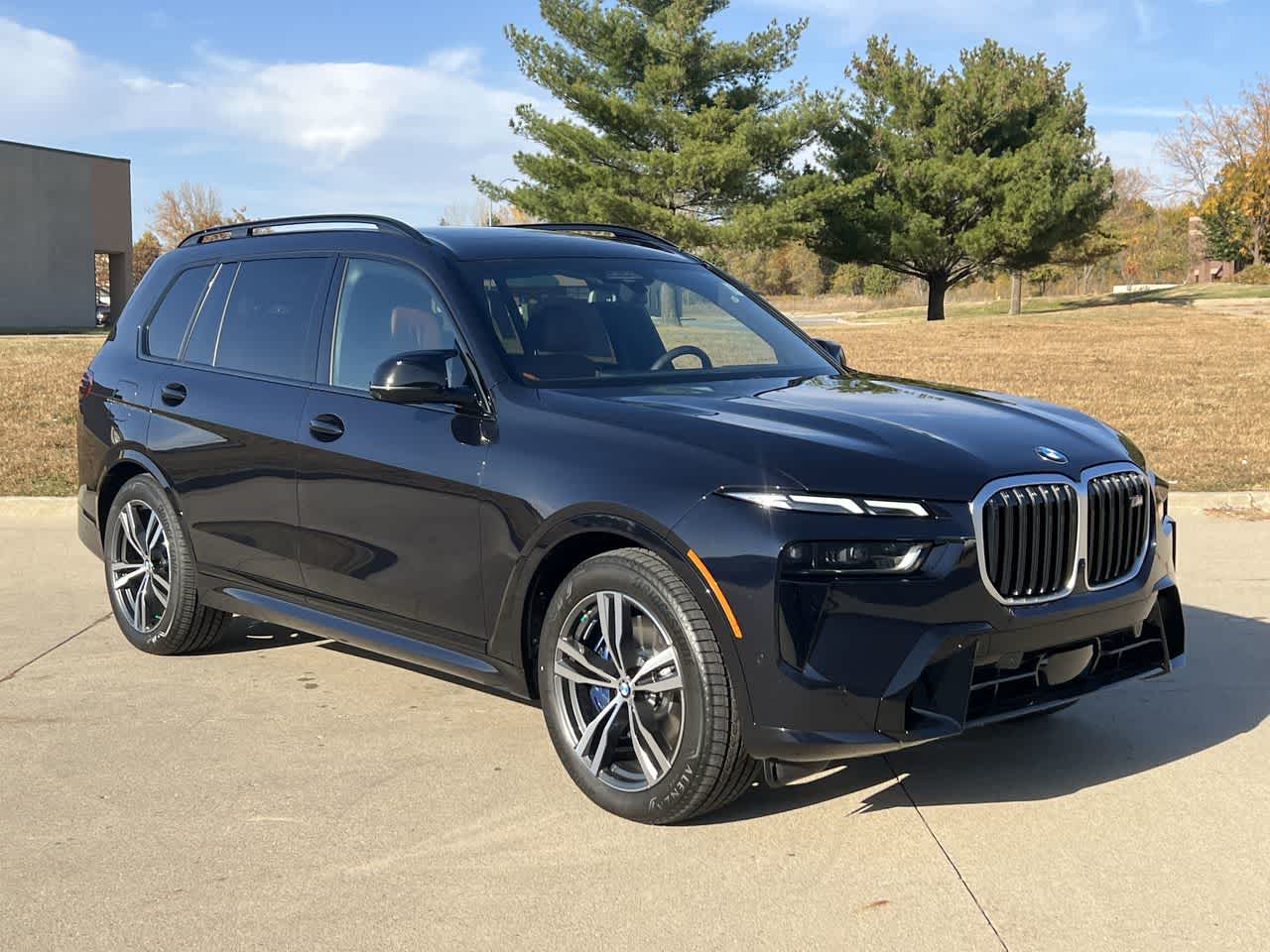 2025 BMW X7 M60i 8