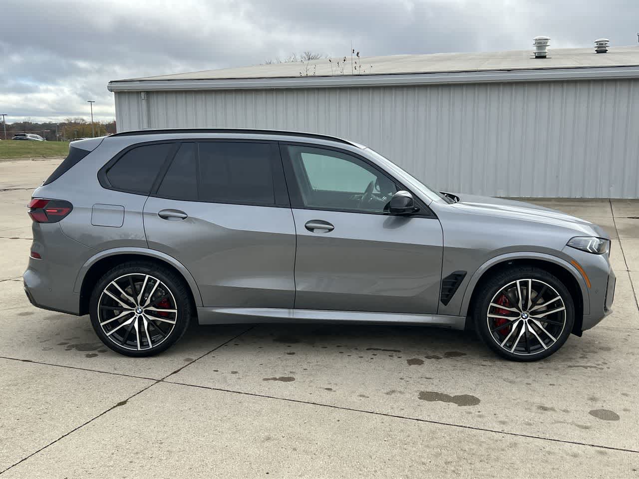 2025 BMW X5 M60i 7