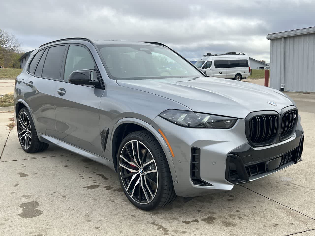 2025 BMW X5 M60i 8