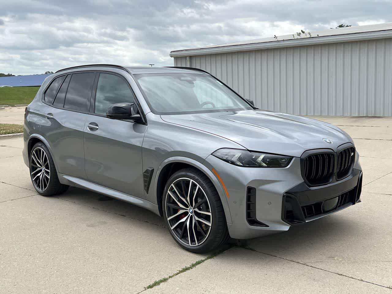 2025 BMW X5 M60i 8