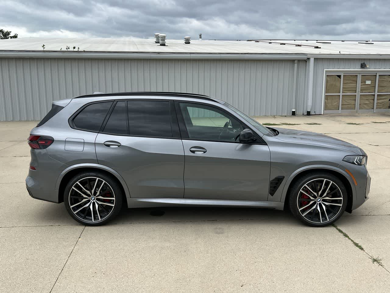 2025 BMW X5 M60i 7