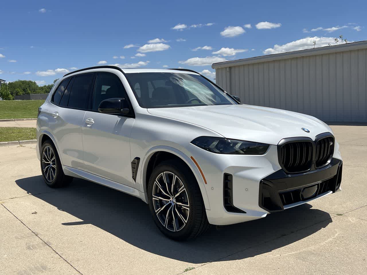 2025 BMW X5 M60i 8