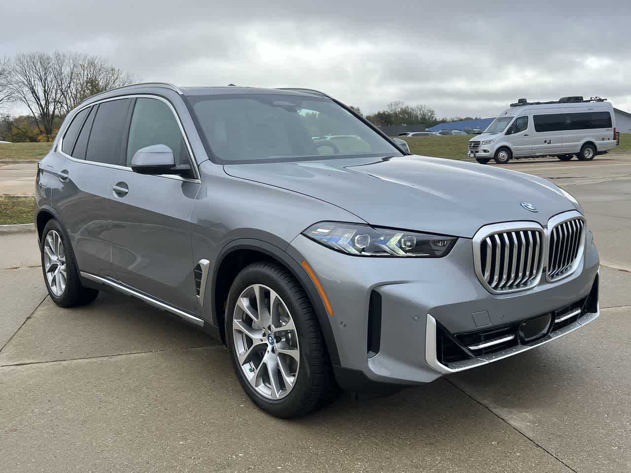 2025 BMW X5 xDrive50e 8