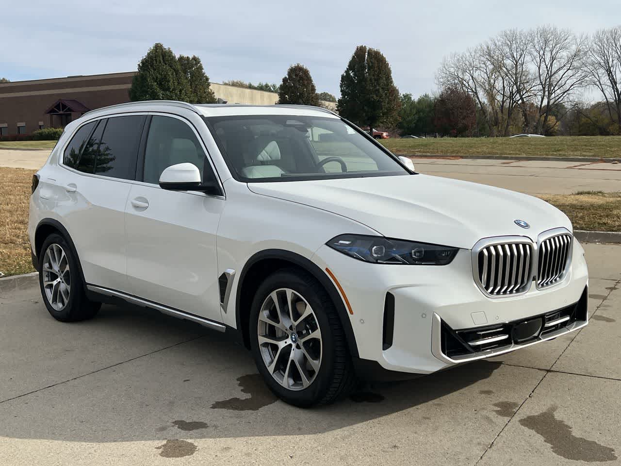 2025 BMW X5 xDrive50e 8