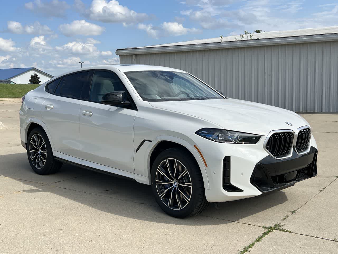 2025 BMW X6 M60i 8