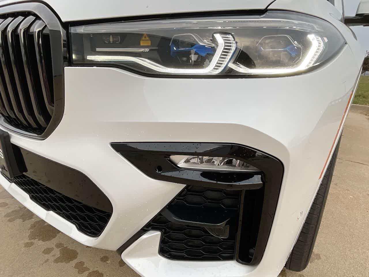 2022 BMW X7 M50i 10