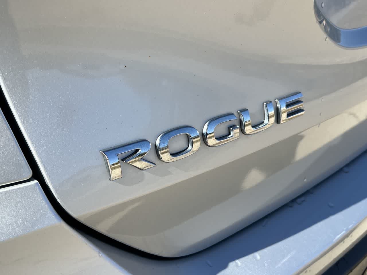 2020 Nissan Rogue SV 9