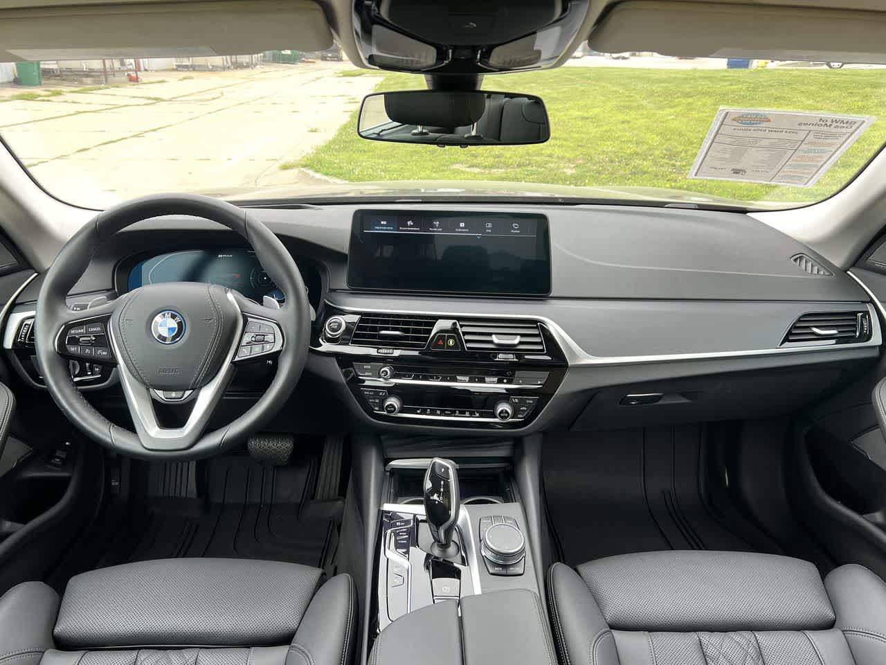 2022 BMW 5 Series 530e xDrive 14