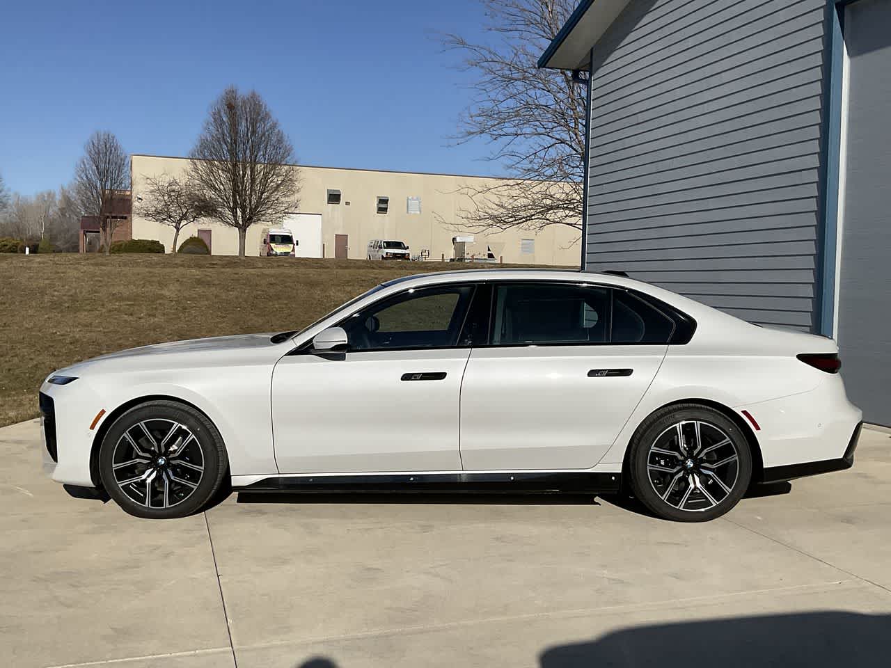 2024 BMW i7 xDrive60 11