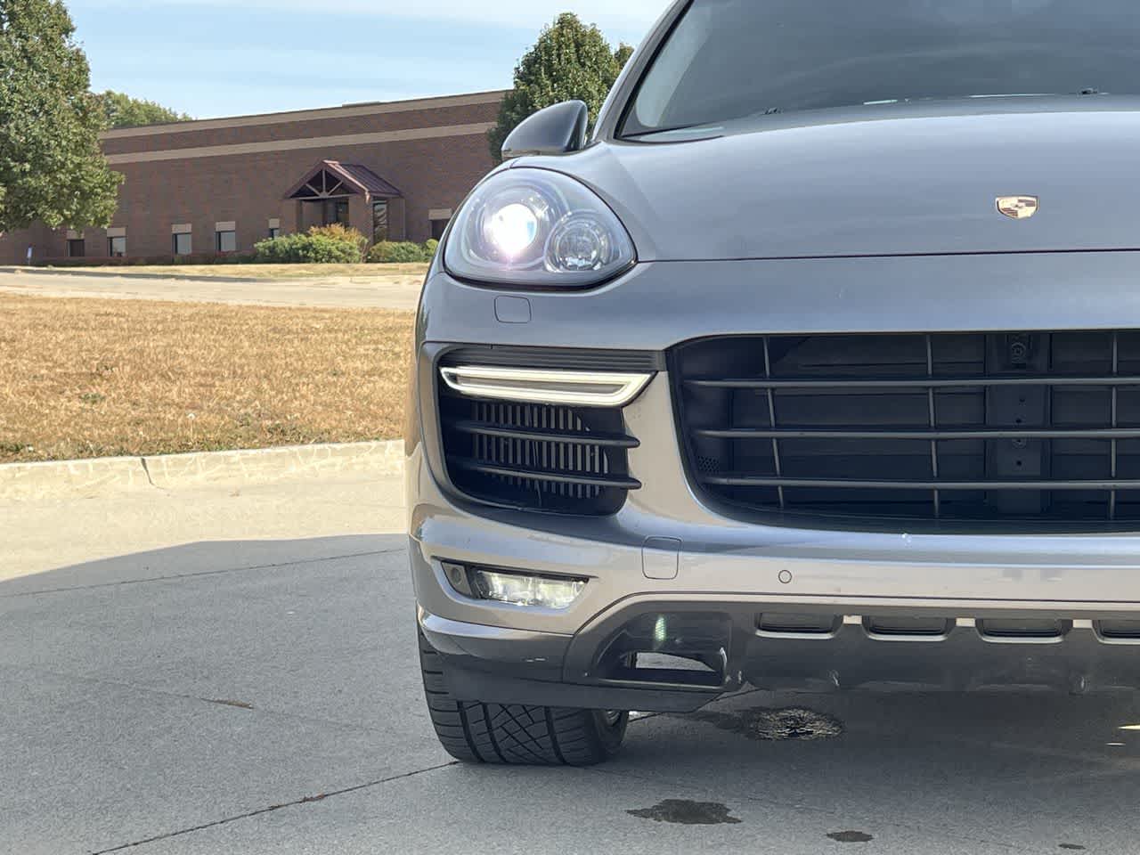 2016 Porsche Cayenne GTS 10