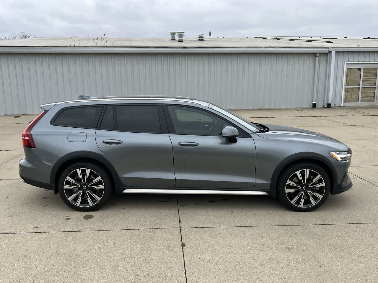 2020 Volvo V60 Cross Country  7