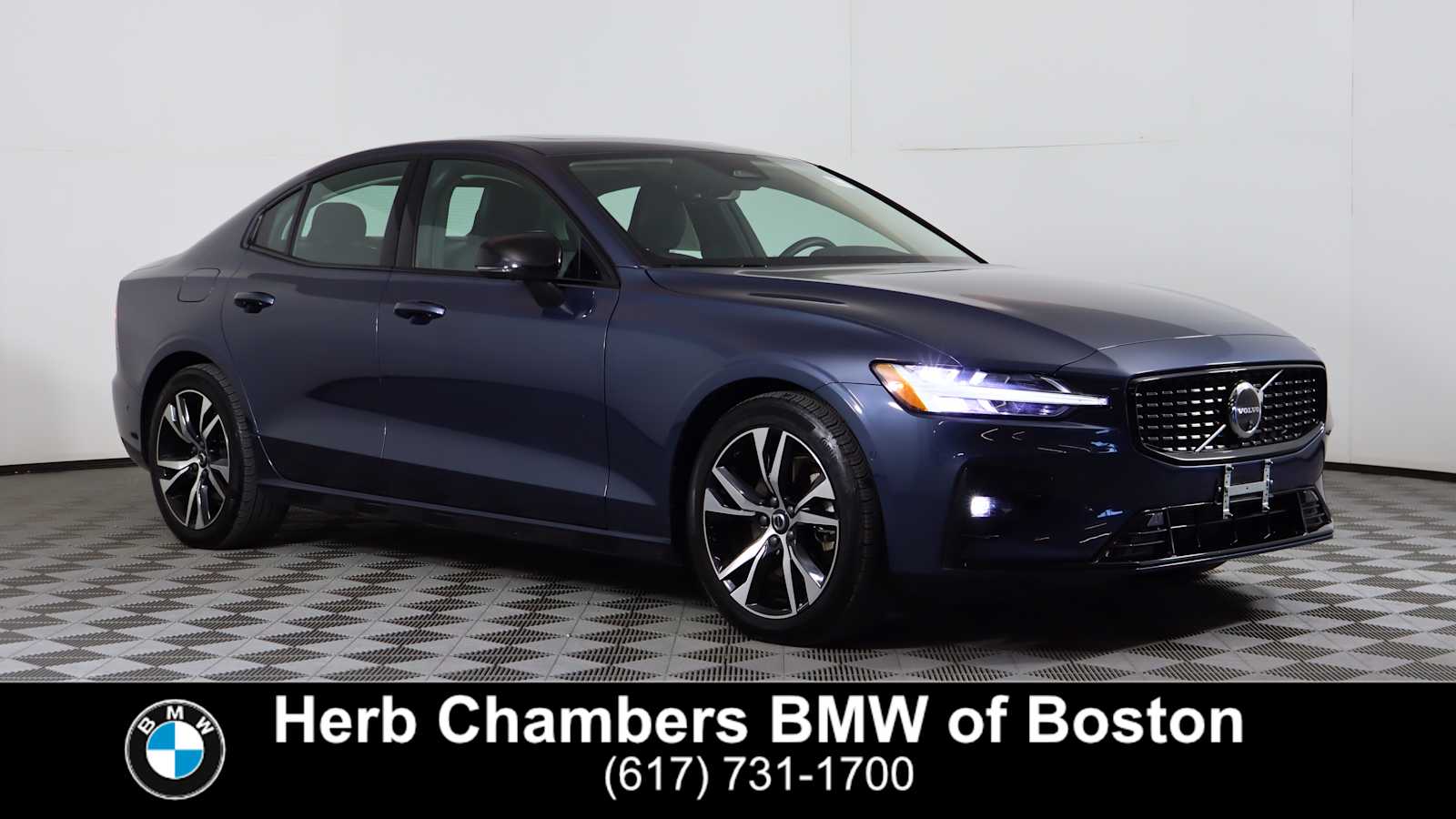 2024 Volvo S60 Plus's photo