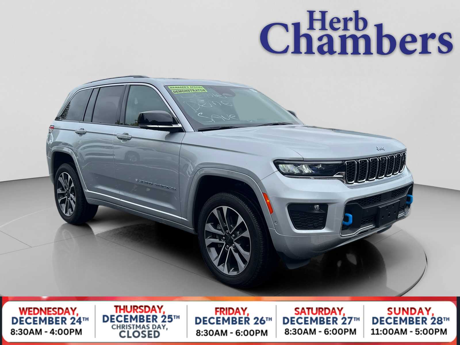 2023 Jeep Grand Cherokee Overland 4xe's photo