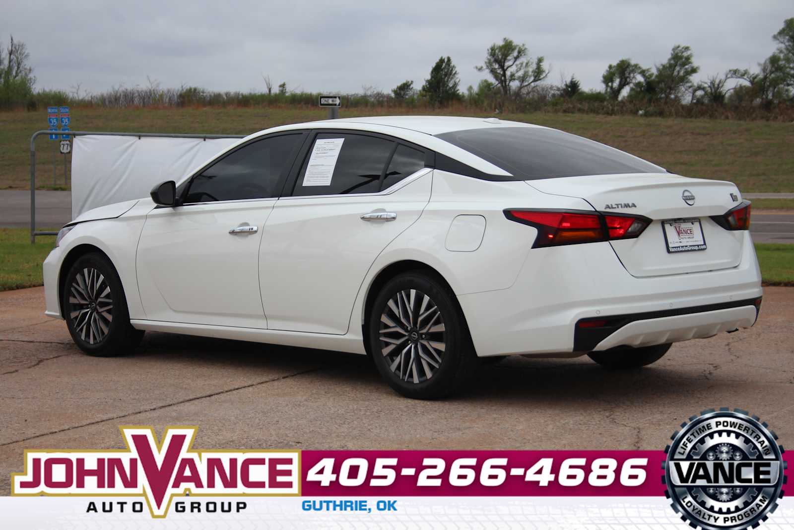 View vehicle photo 7