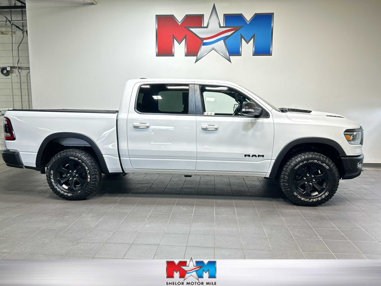 Bright White Clearcoat 2021 RAM 1500 Rebel Crew Cab 4WD Pickup Truck Four-Wheel Drive 8-Speed Automatic