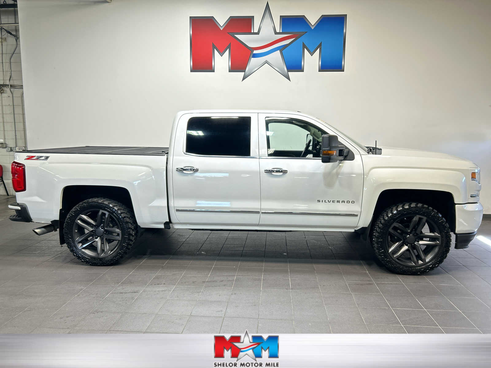 White (Iridescent Pearl Tricoat) 2016 Chevrolet Silverado 1500 Pickup Truck Four-Wheel Drive 8-Speed Automatic