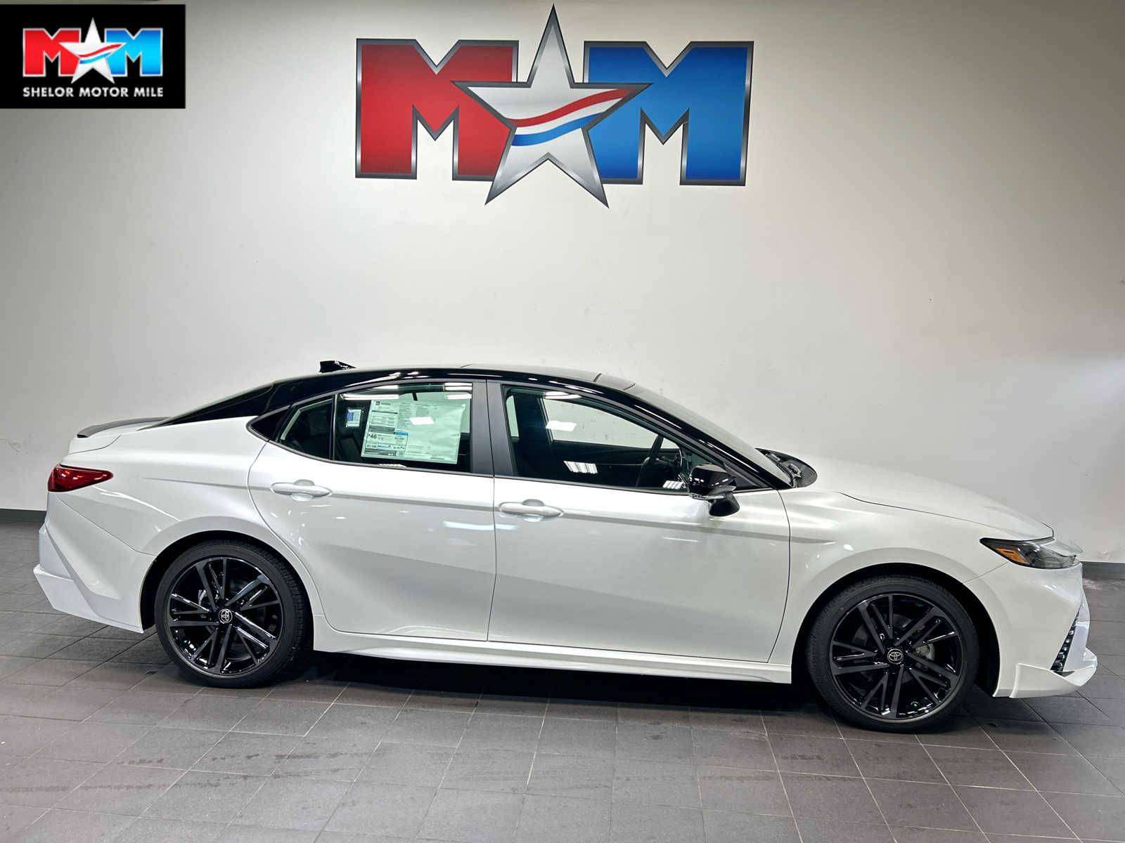 Wind Chill Pearl w/Midnight Black Metallic Roof 2026 Toyota Camry Sedan Front-Wheel Drive Continuously Variable Transmission