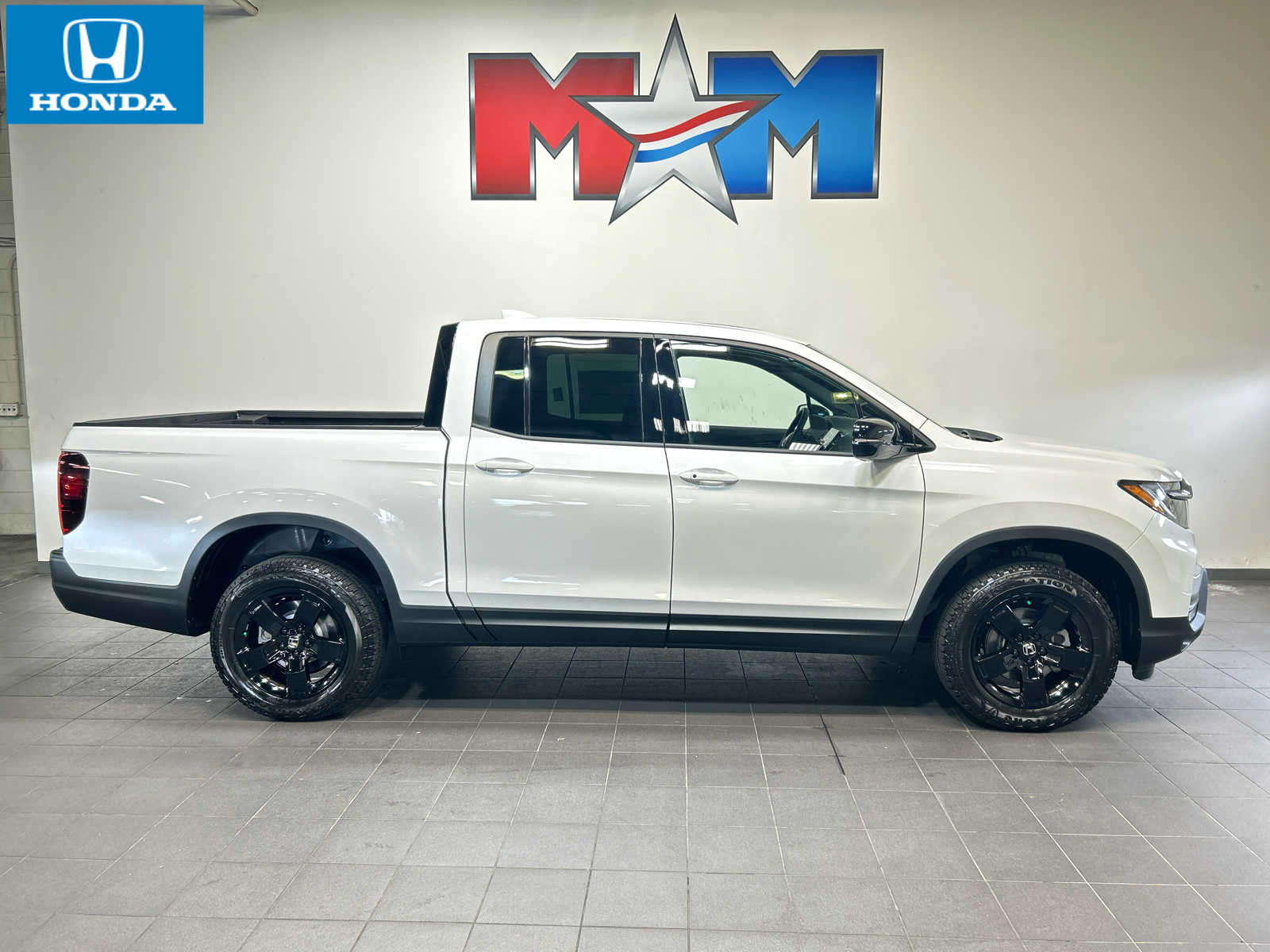 Platinum White Pearl 2026 Honda Ridgeline Pickup Truck All-Wheel Drive 9-Speed Automatic