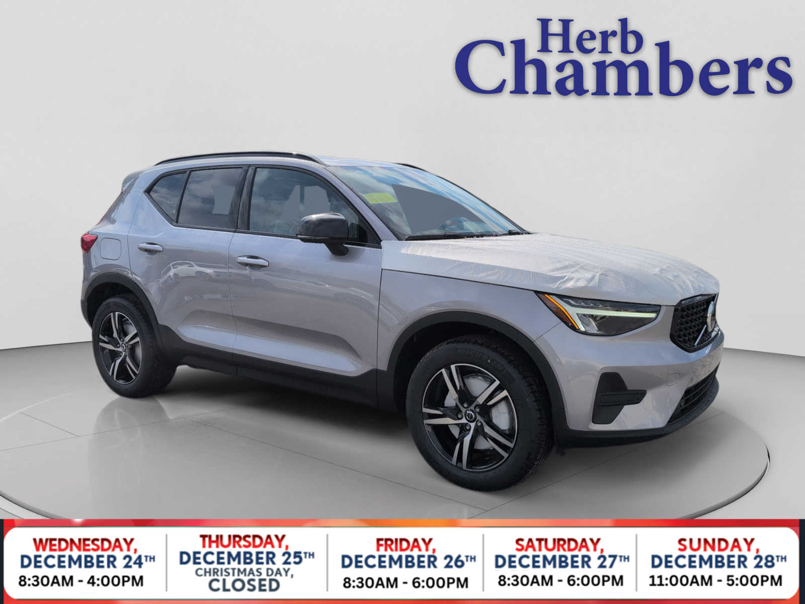 2026 Volvo XC40 Core's photo