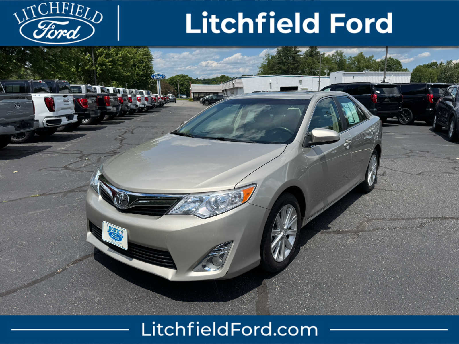 Creme Brulee Mica 2014 Toyota Camry XLE Sedan Front-Wheel Drive 6-Speed Automatic