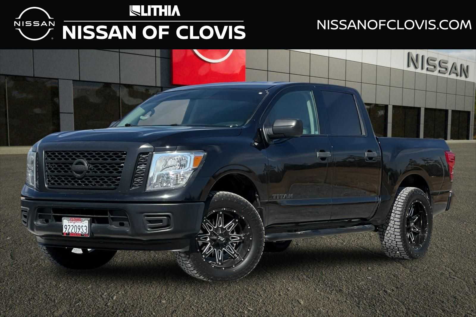 Gray (Magnetic Black) 2018 Nissan Titan Pickup Truck Four-Wheel Drive 7-Speed Automatic
