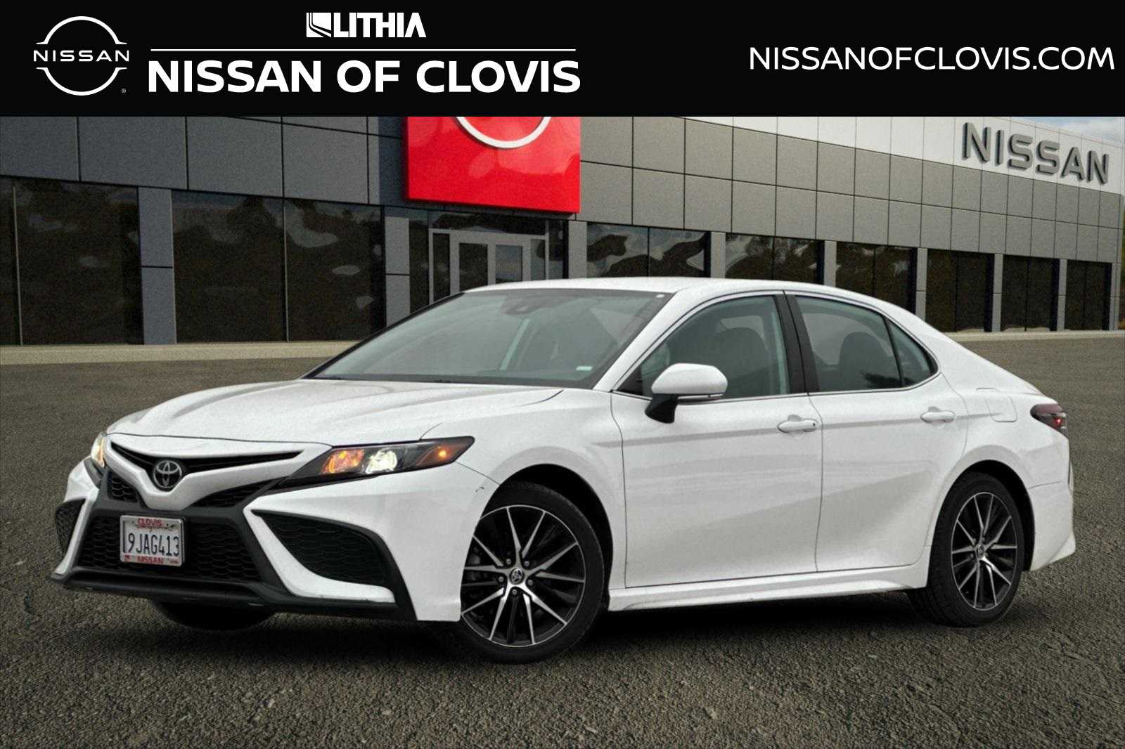 2024 Toyota Camry SE's photo