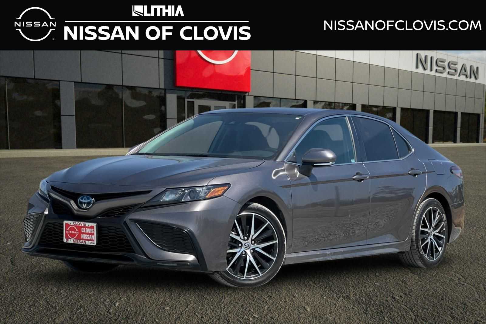 2022 Toyota Camry Hybrid SE