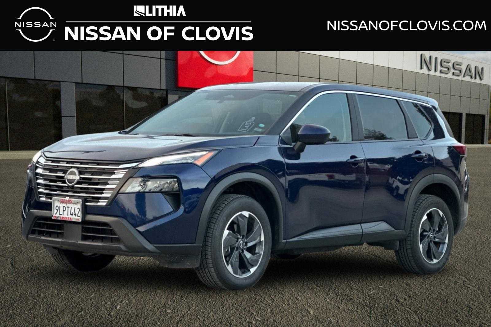 2024 Nissan Rogue SV's photo