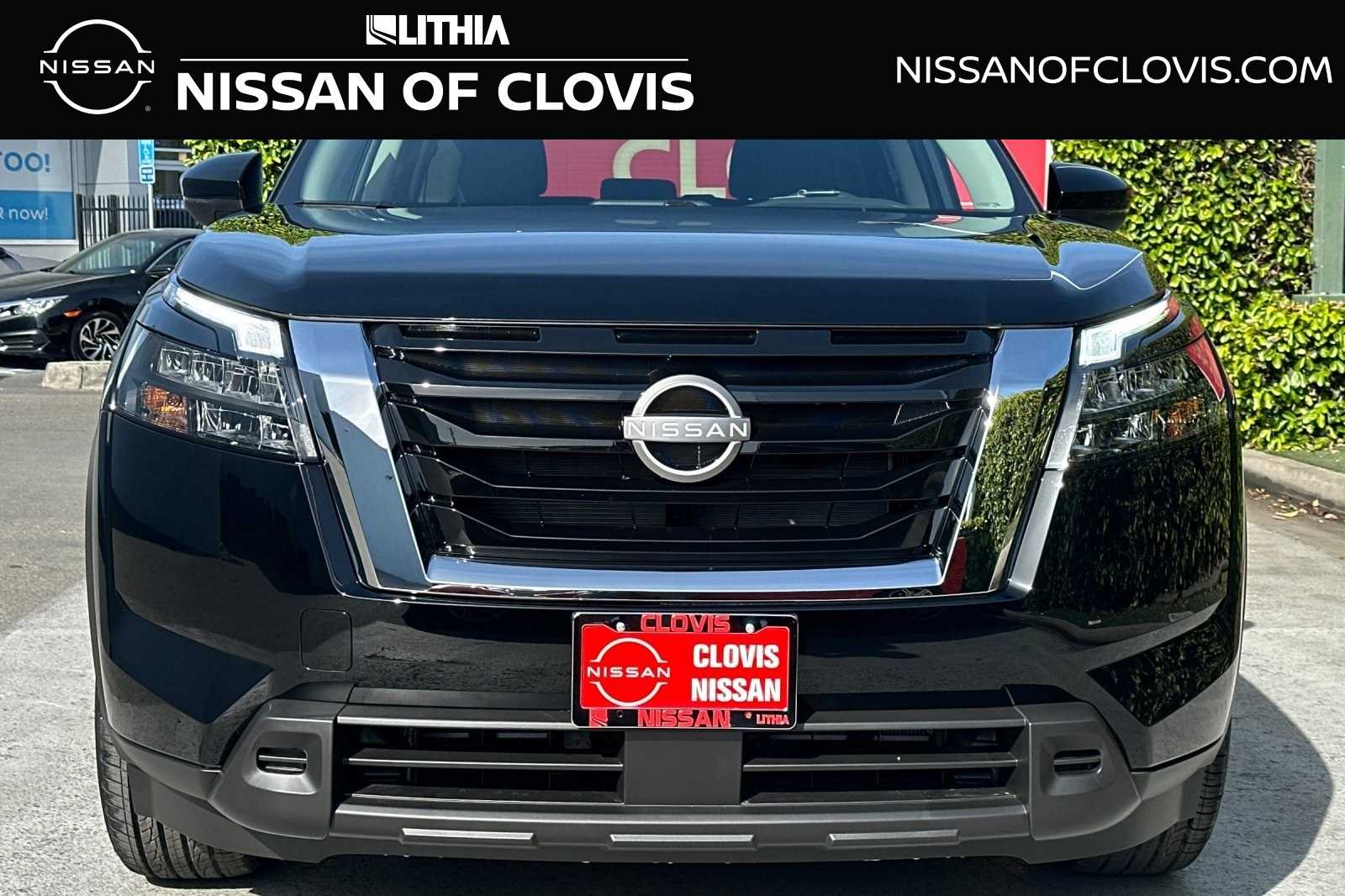 2025 Nissan Pathfinder SV