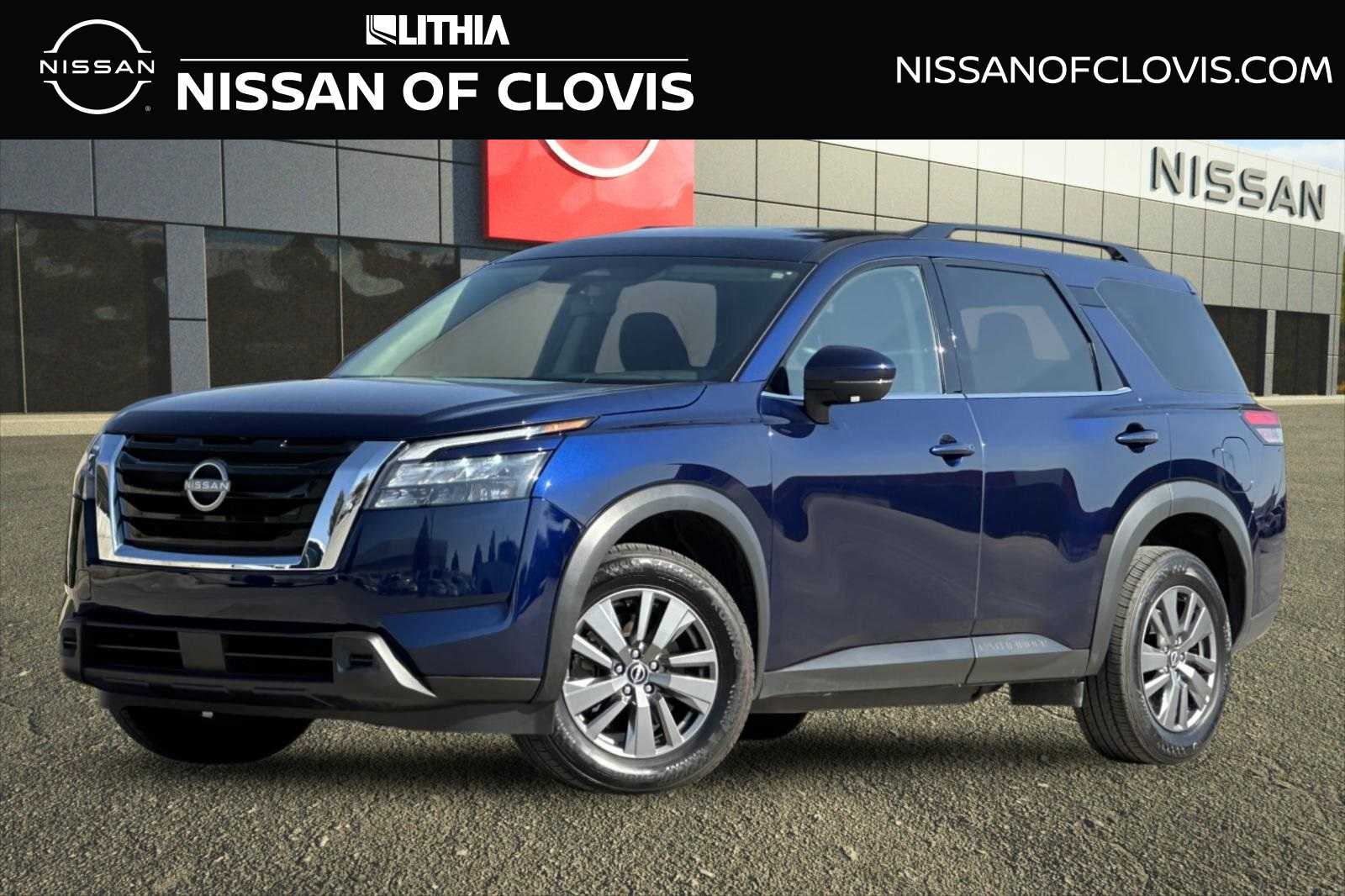 2025 Nissan Pathfinder SV