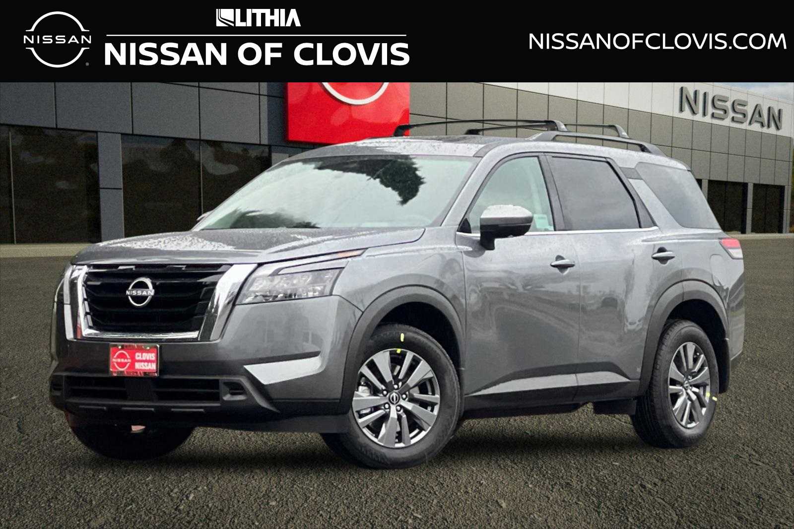 2025 Nissan Pathfinder SV's photo