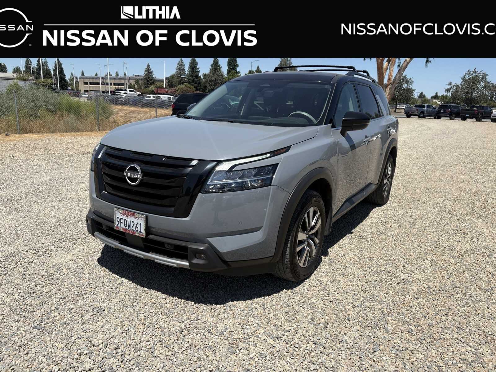 2023 Nissan Pathfinder SL