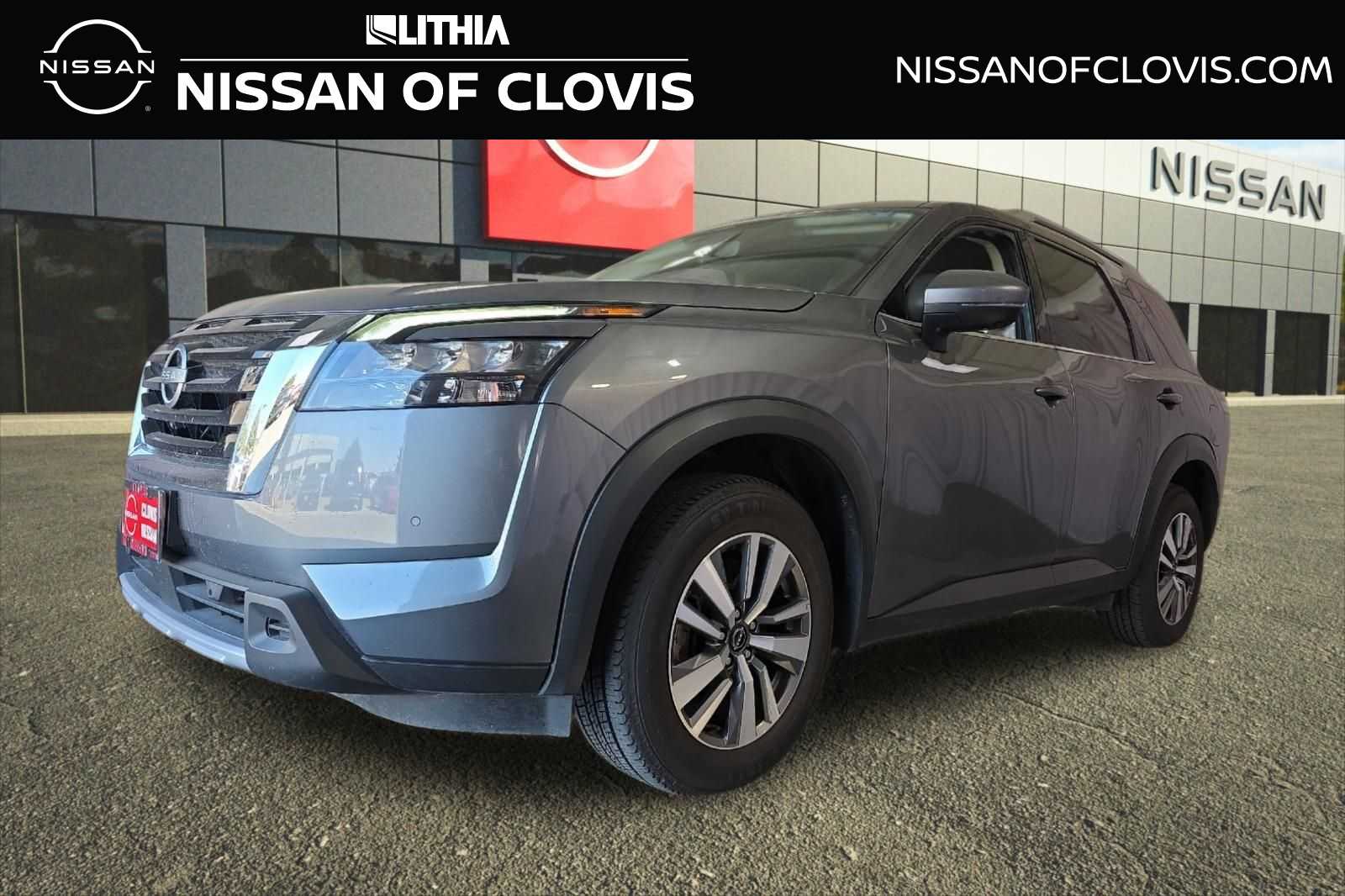 2025 Nissan Pathfinder SL