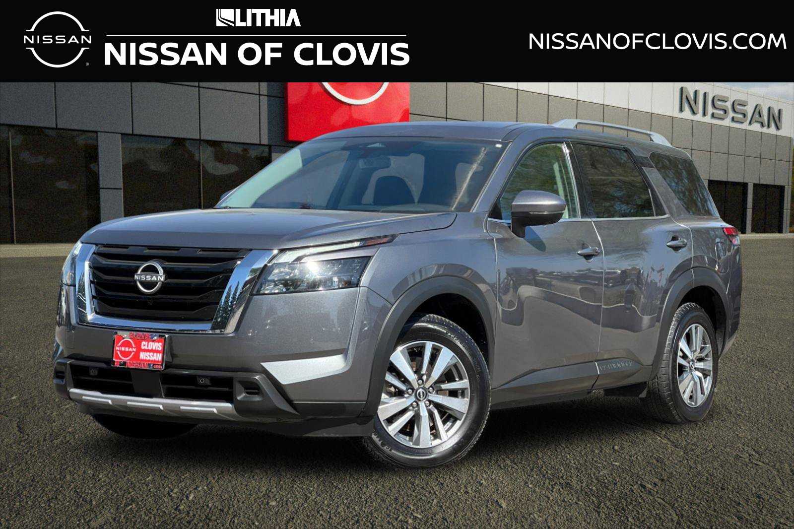 2025 Nissan Pathfinder SL