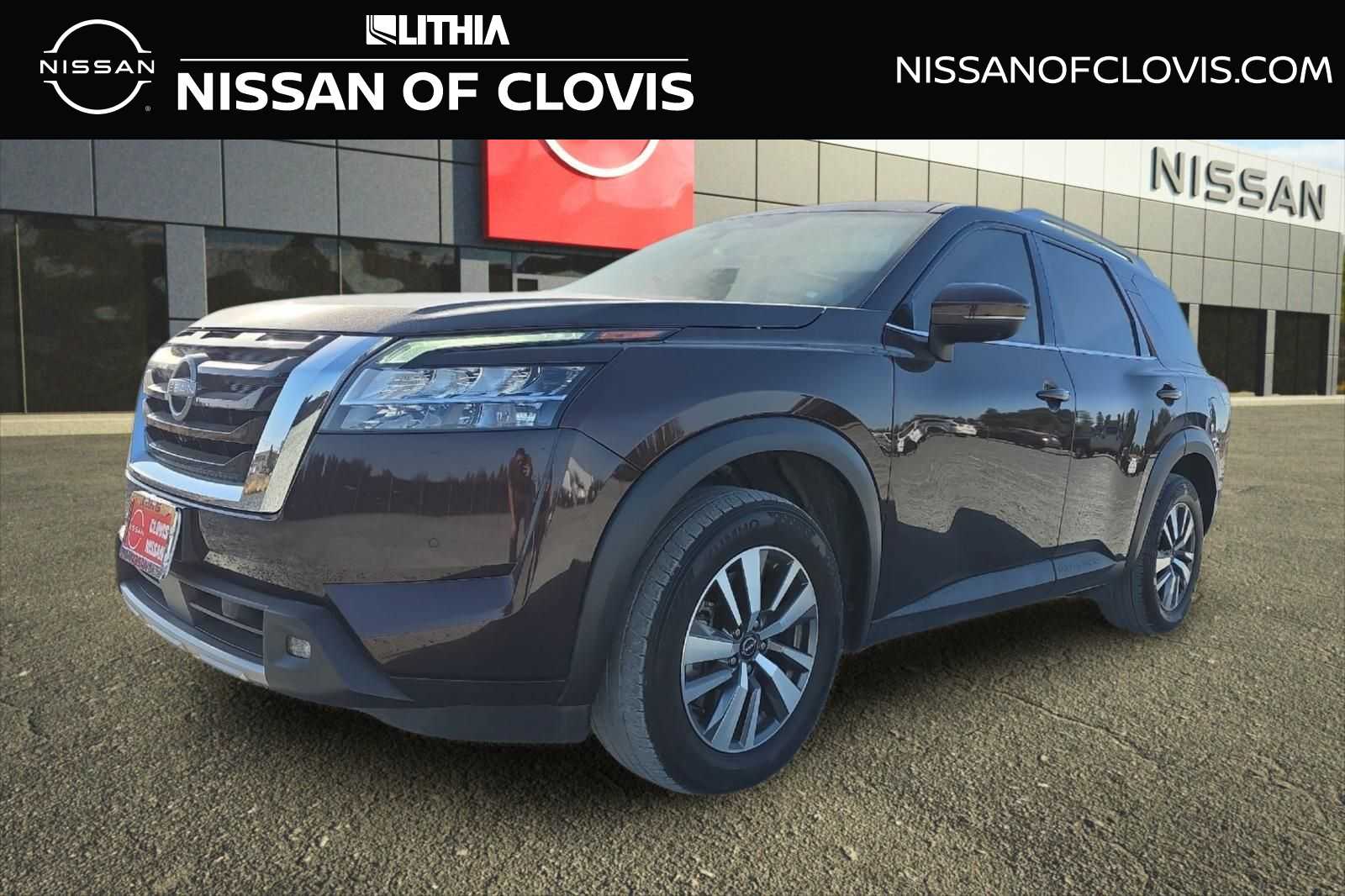 2022 Nissan Pathfinder SL