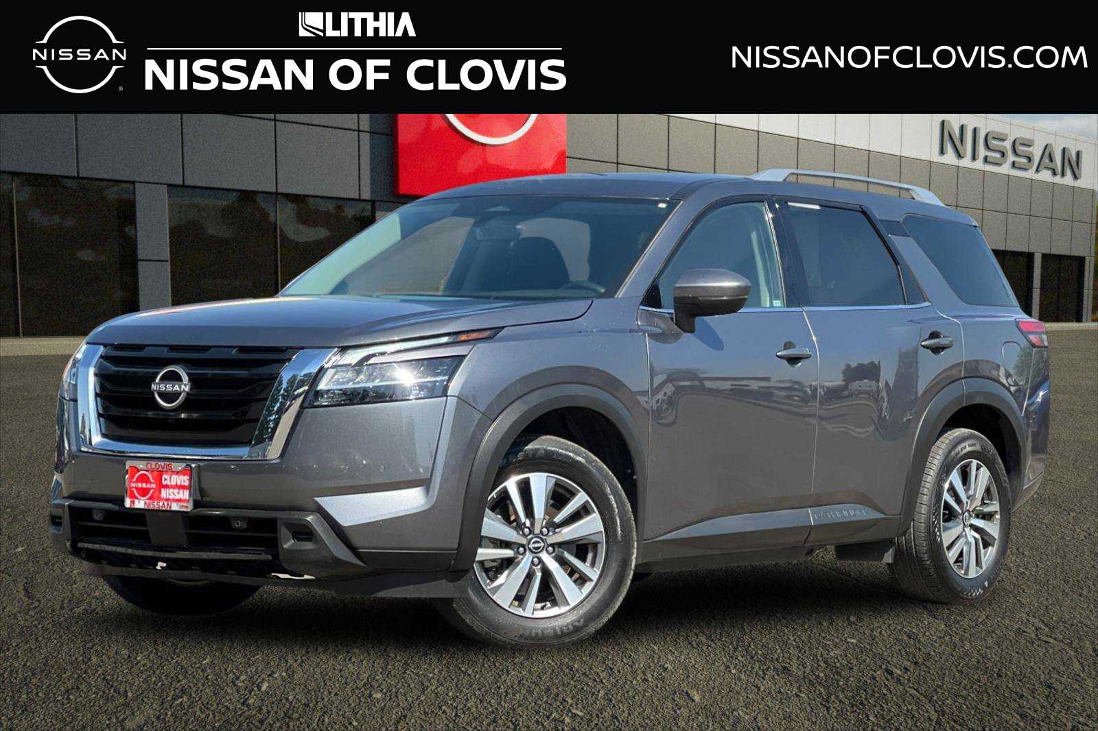 2025 Nissan Pathfinder SL